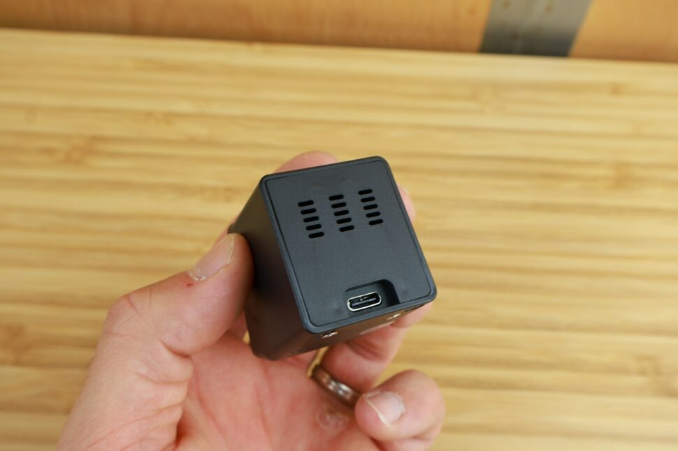 GeekMagic Ultra Rueckseite USB C Lueftung GeekMagic Ultra Rueckseite USB C Lueftung