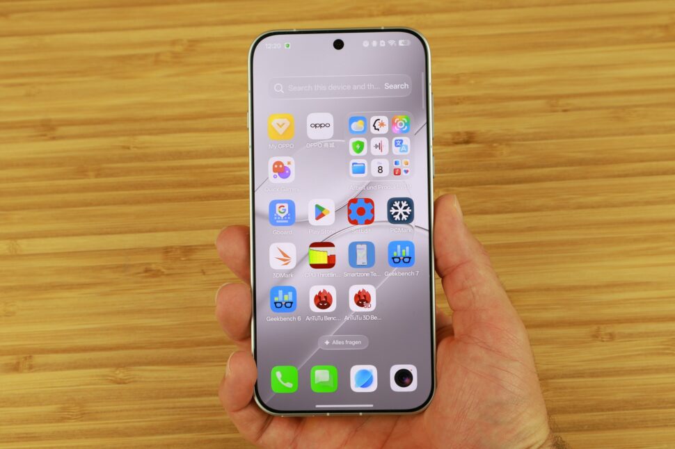 Oppo Find X10 Pro Max Vorderseite in der Hand Oppo Find X10 Pro Max Vorderseite in der Hand