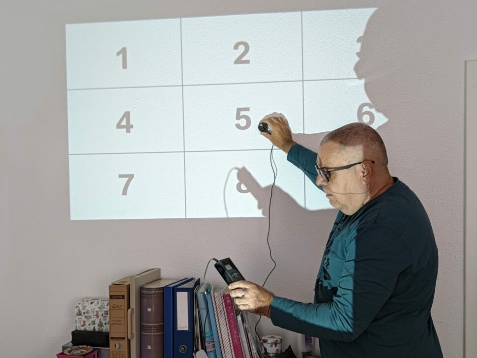 Aurzen EAZZE E1 33 Aurzen ZIP PRO Helligkeitsmessung an neun Messpunkten