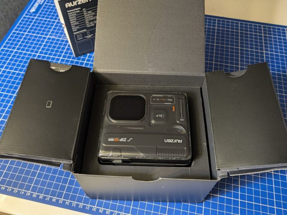 Aurzen ZIP PRO 17 Aurzen ZIP PRO in der geöffneten Verpackung
