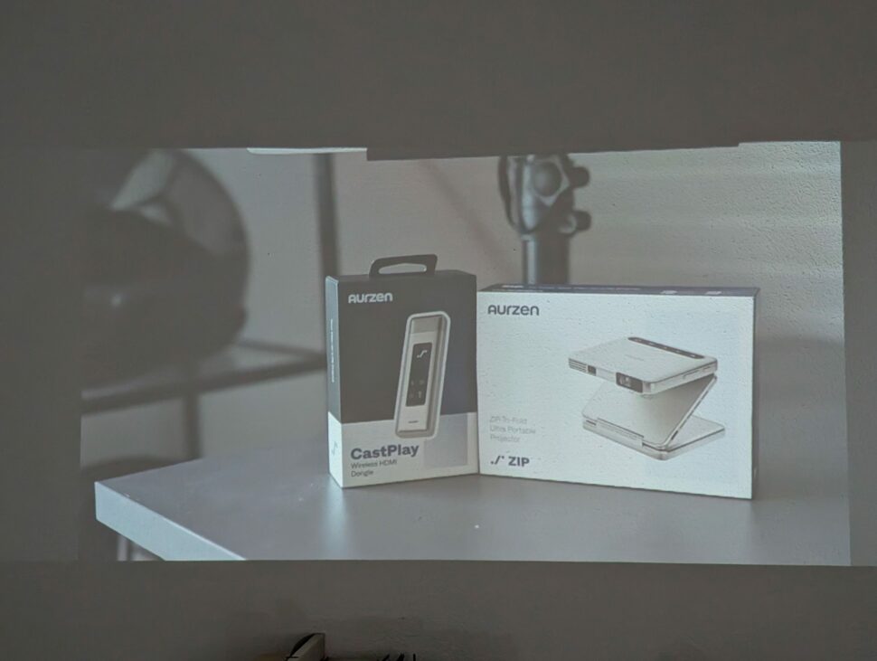 Aurzen ZIP PRO 36 Aurzen ZIP PRO Projektion bei Raumlicht