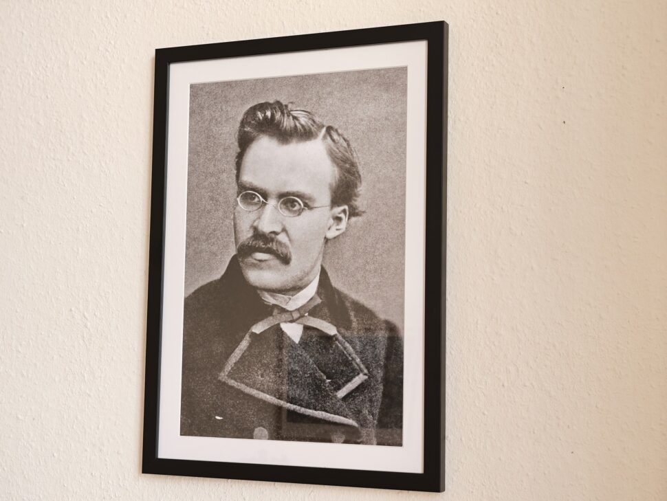 myposter bilderrahmen schwarzweiss portraet Schwarz-Weiß-Porträt im Myposter-Holzrahmen